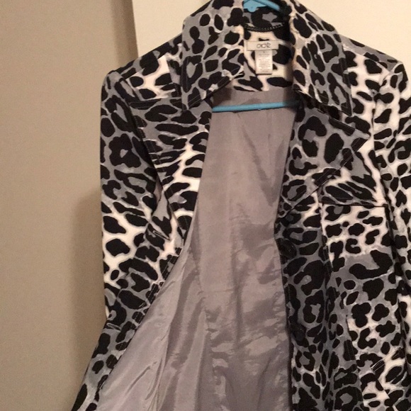 Cache female jacket - Picture 3 of 8